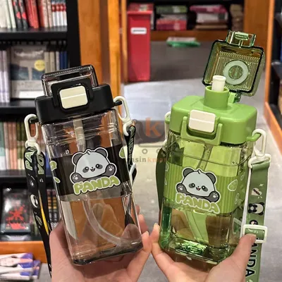 Bouteille d’eau en plastique avec motifs Panda