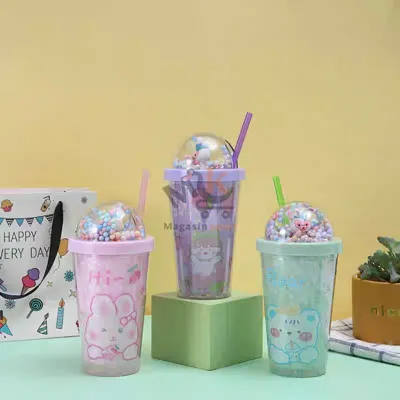 Gobelet avec paille et couvercle en plastique