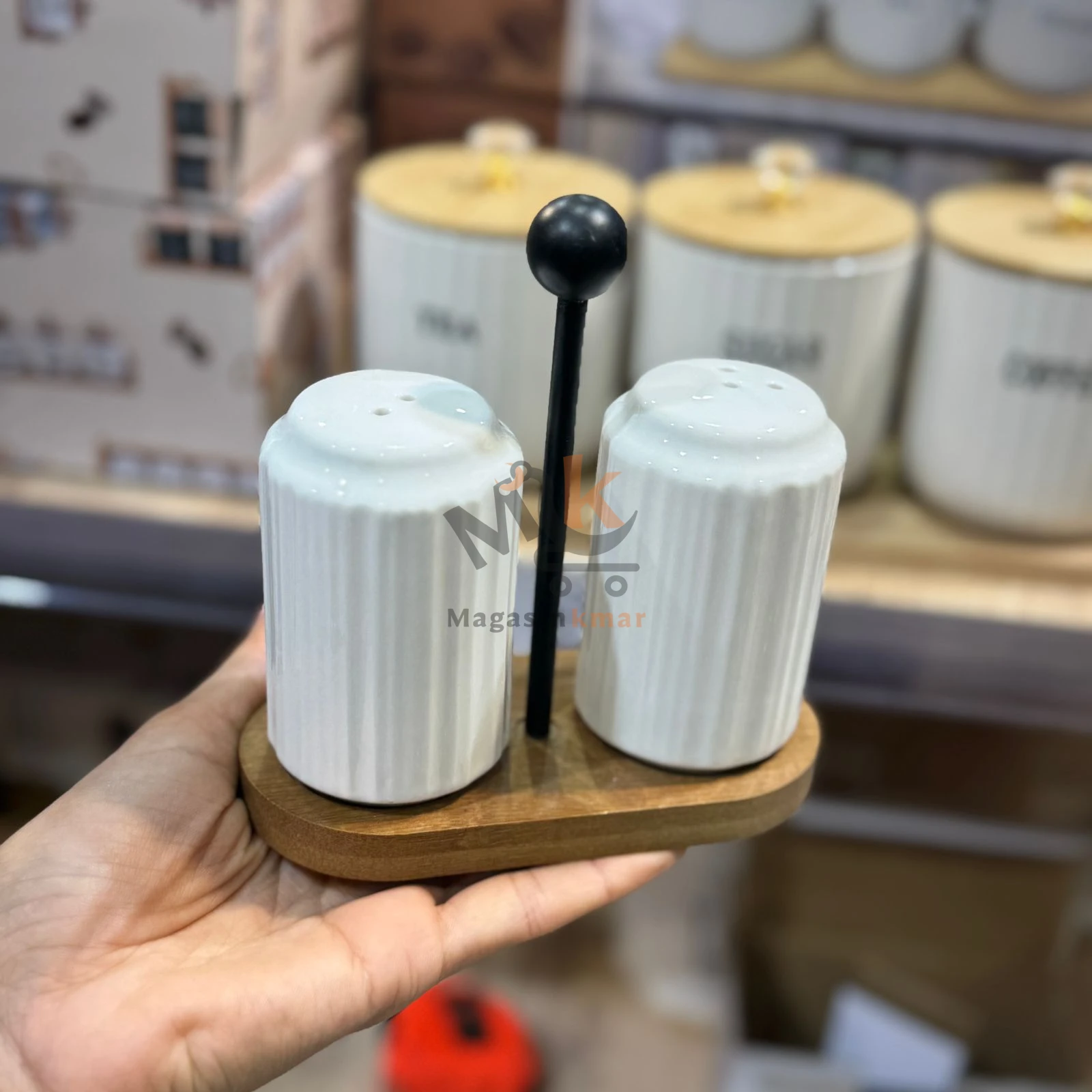 Set salière et poivrière en céramique avec support en bois