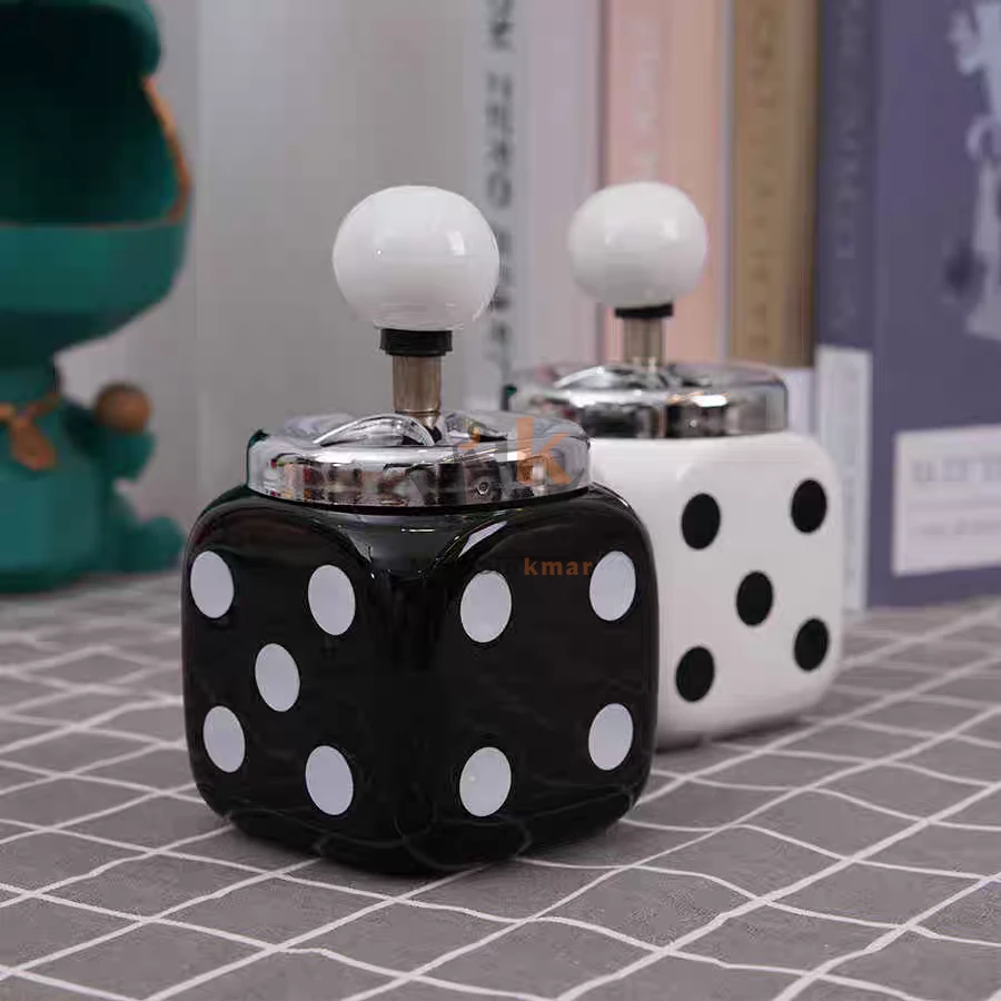 Cendrier en métal avec couvercle rotatif intégré