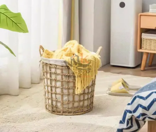 Panier à linge en métal crocheté à la main