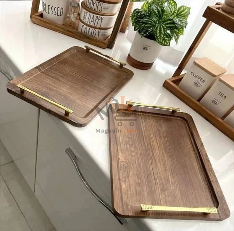 Série de 2 plateaux en bois avec poignées dorées