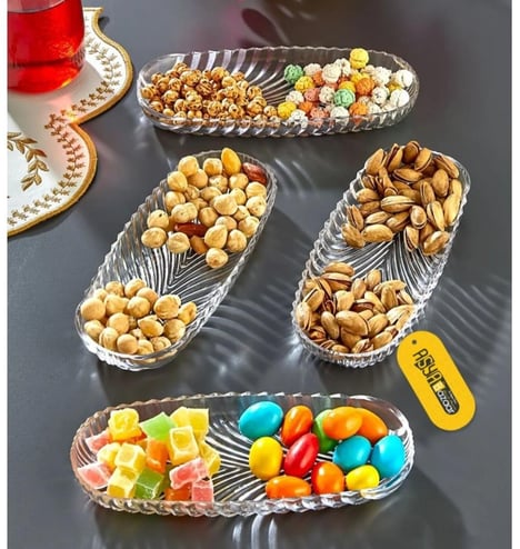 Série de 12 mini plateaux oval en plexi