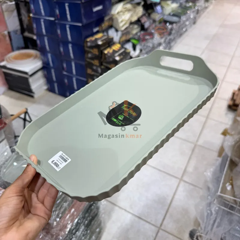 Plateau en plastique avec deux poignées