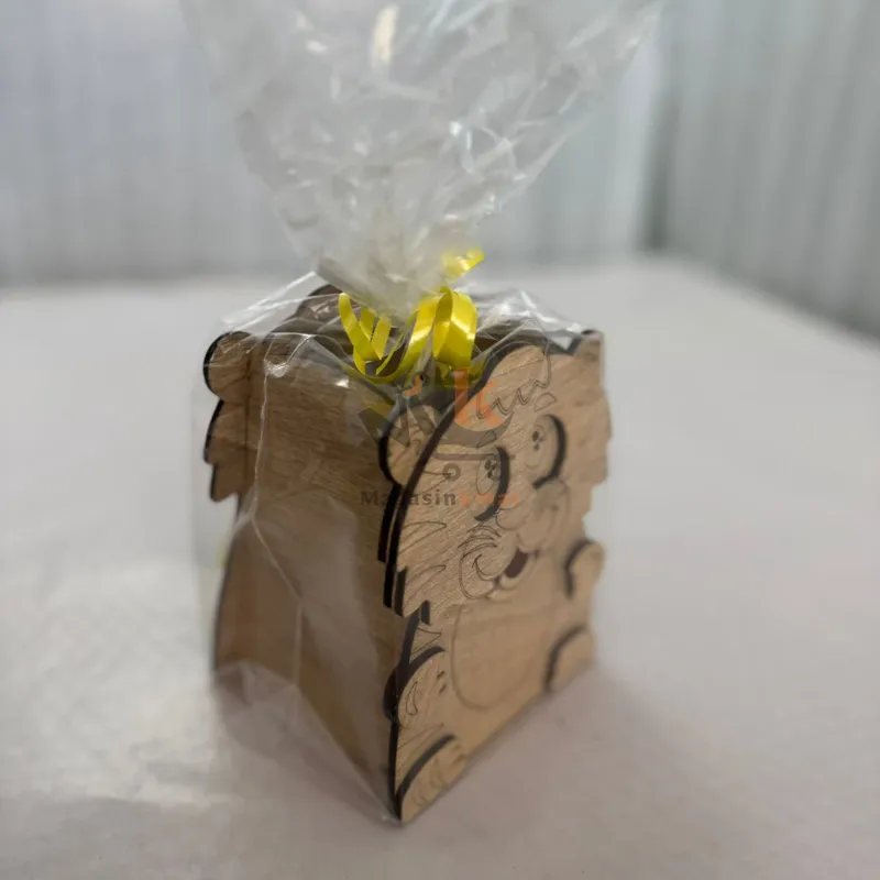 Porte-stylo en bois forme chat ou lion