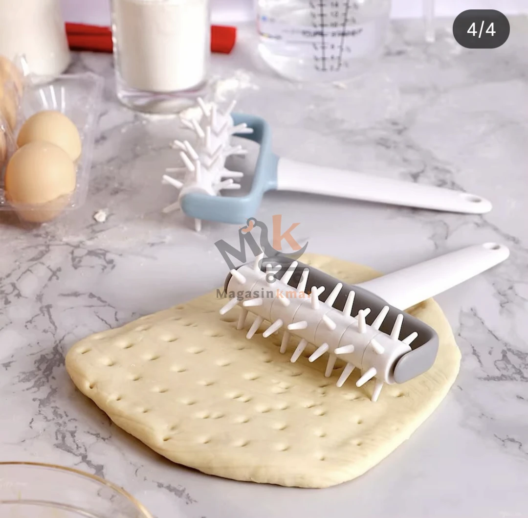 Rouleau coupe pate en plastique alimentaire