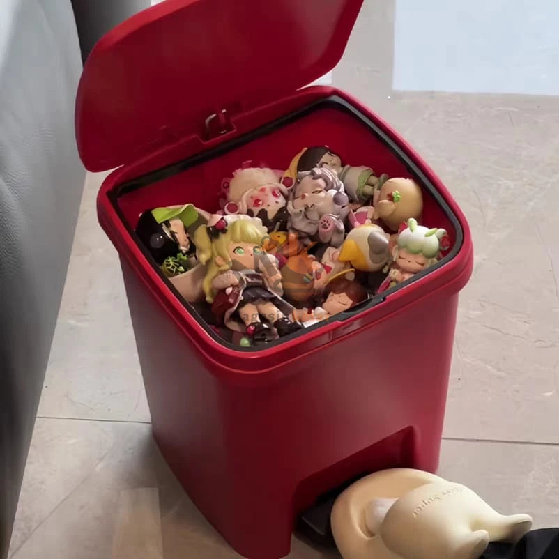 Poubelle en plastique avec couvercle